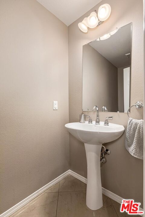 23834 Rio Ranch Way Valencia, CA 91354 - Photo 6 of 37