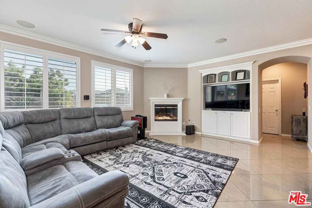 23834 Rio Ranch Way Valencia, CA 91354 - Photo 7 of 37