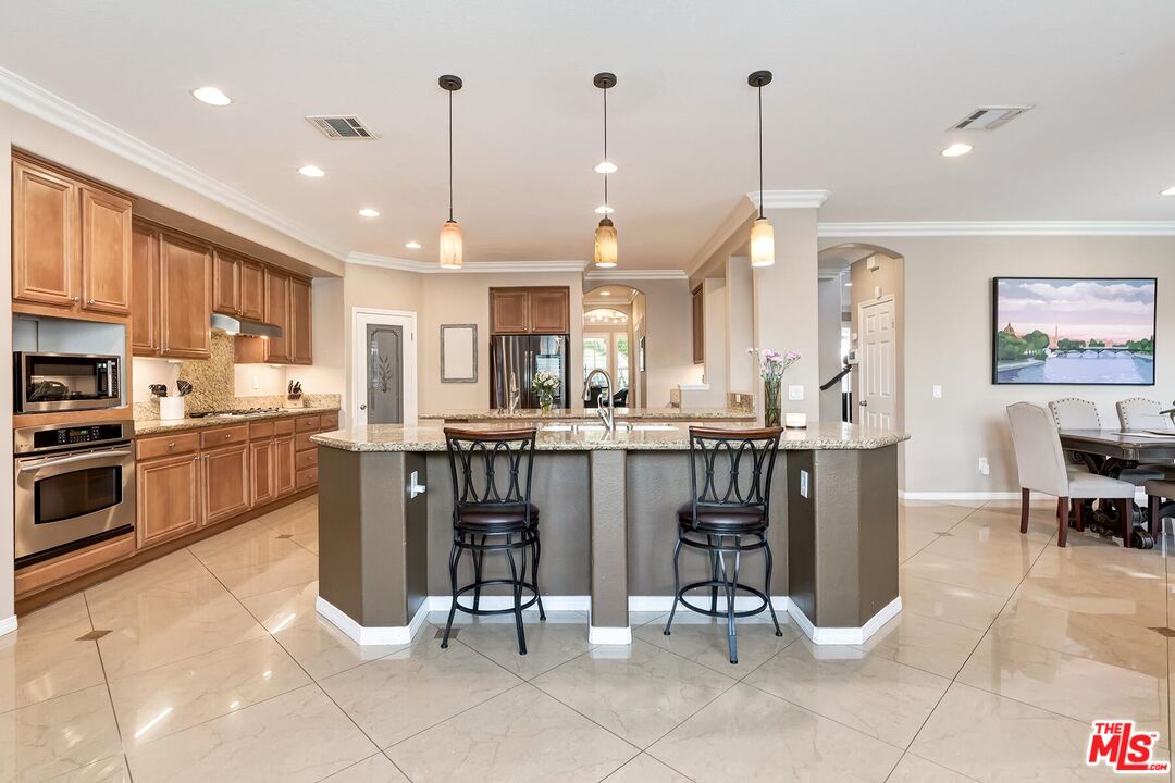 23834 Rio Ranch Way Valencia, CA 91354 - Photo 9 of 37