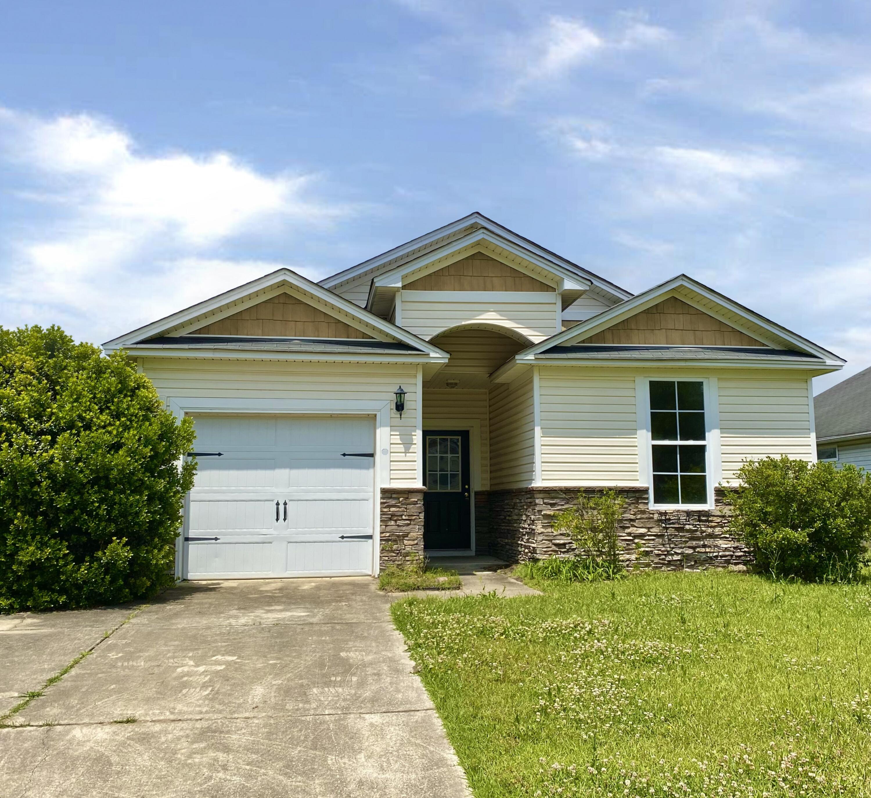 209 Summer View Road Summerville, SC 29486 - Photo 2 of 14 IMG_4774