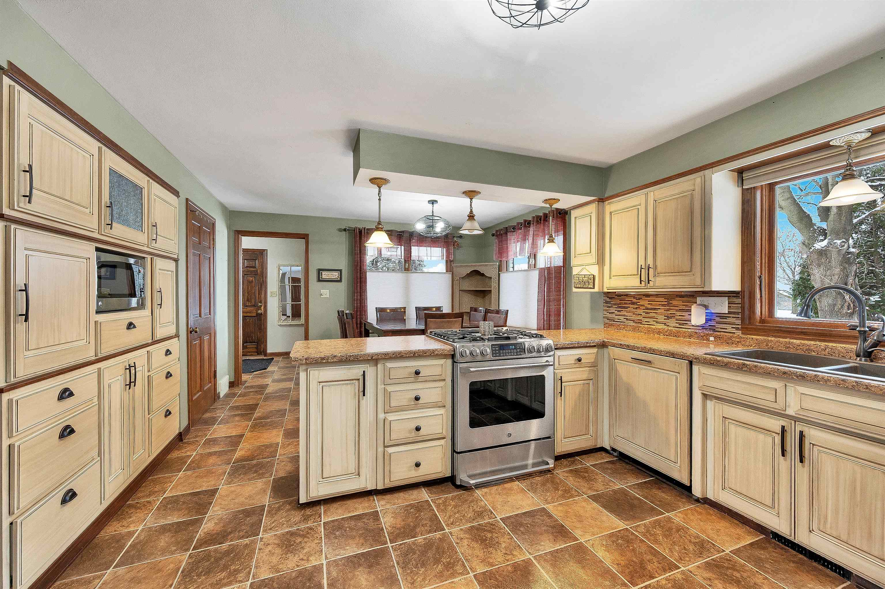 2780 South Ridge Road Green Bay, WI 54304 - Photo 11 of 64