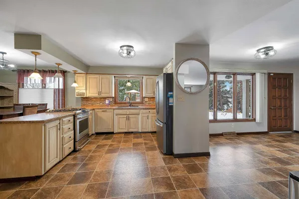 $369,900 | 2780 South Ridge Road, Green Bay, WI 54304