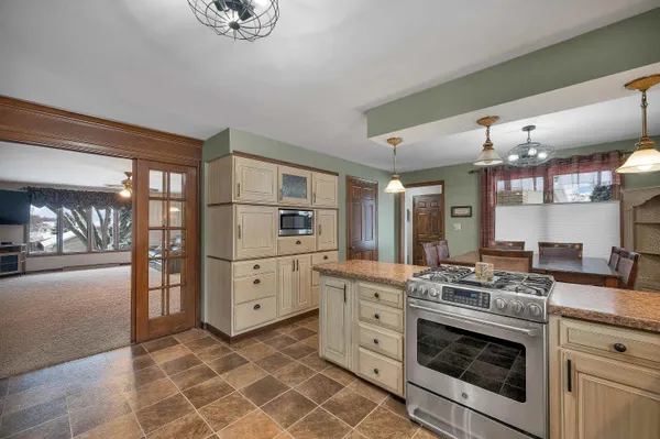 $369,900 | 2780 South Ridge Road, Green Bay, WI 54304