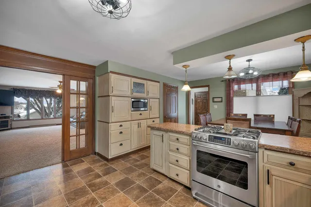 $369,900 | 2780 South Ridge Road, Green Bay, WI 54304