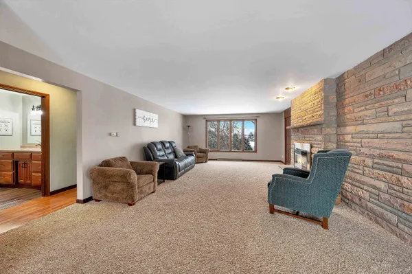 $369,900 | 2780 South Ridge Road, Green Bay, WI 54304
