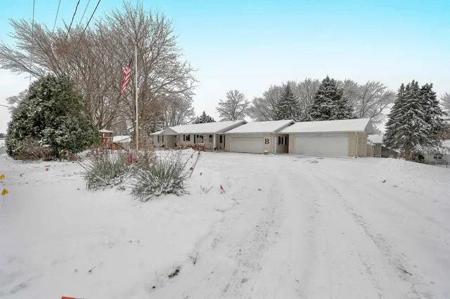 $369,900 | 2780 South Ridge Road, Green Bay, WI 54304