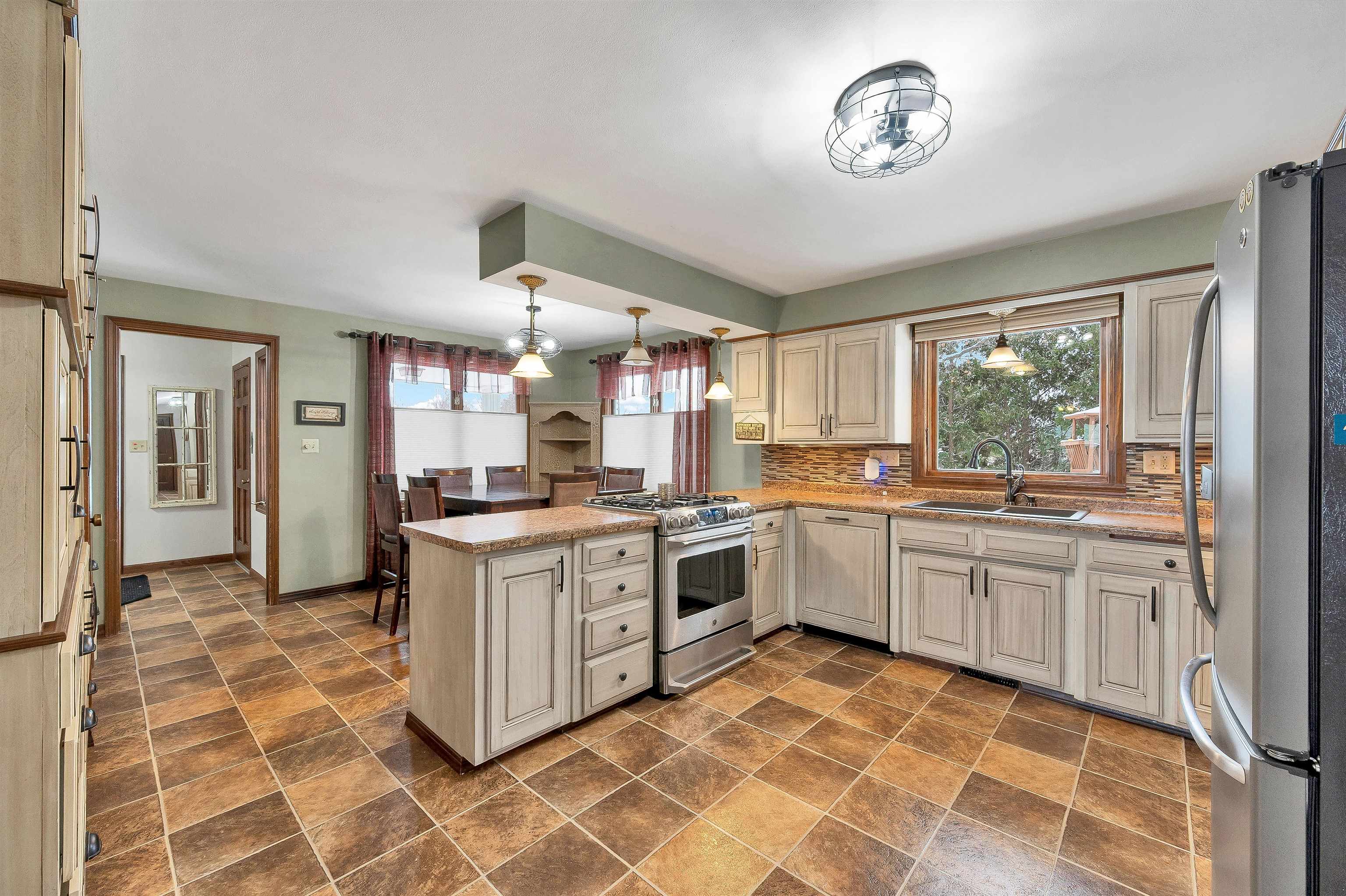 2780 South Ridge Road Green Bay, WI 54304 - Photo 10 of 64