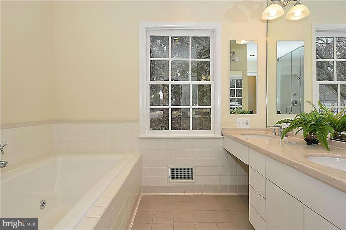 700 Notley Road Silver Spring, MD 20904 - Photo 13 of 30 Bath
