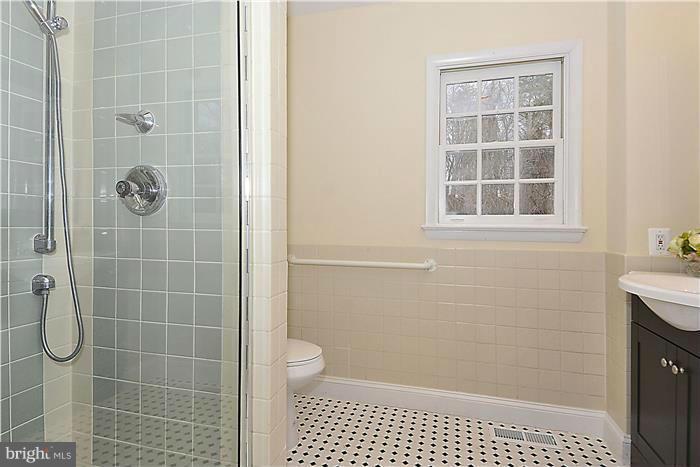 700 Notley Road Silver Spring, MD 20904 - Photo 15 of 30 Bath