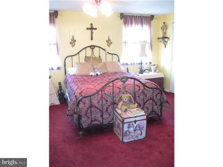 12307 Wyndom Road Philadelphia, PA 19154 - Photo 15 of 17 Bedroom - Main