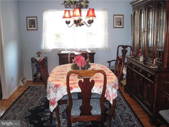 12307 Wyndom Road Philadelphia, PA 19154 - Photo 5 of 17 Dining Room