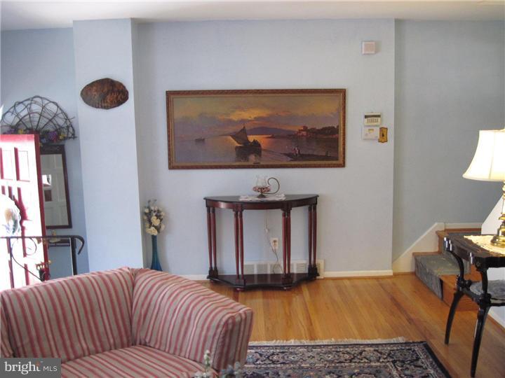 12307 Wyndom Road Philadelphia, PA 19154 - Photo 6 of 17 Living Room