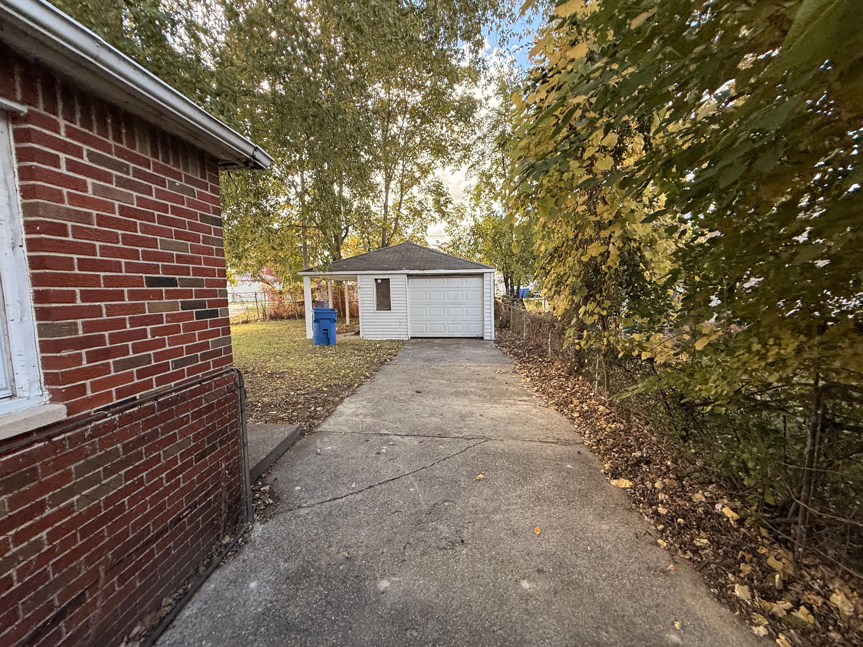 2216 Goulson Avenue Warren, MI 48091 - Photo 2 of 12 IMG_9827