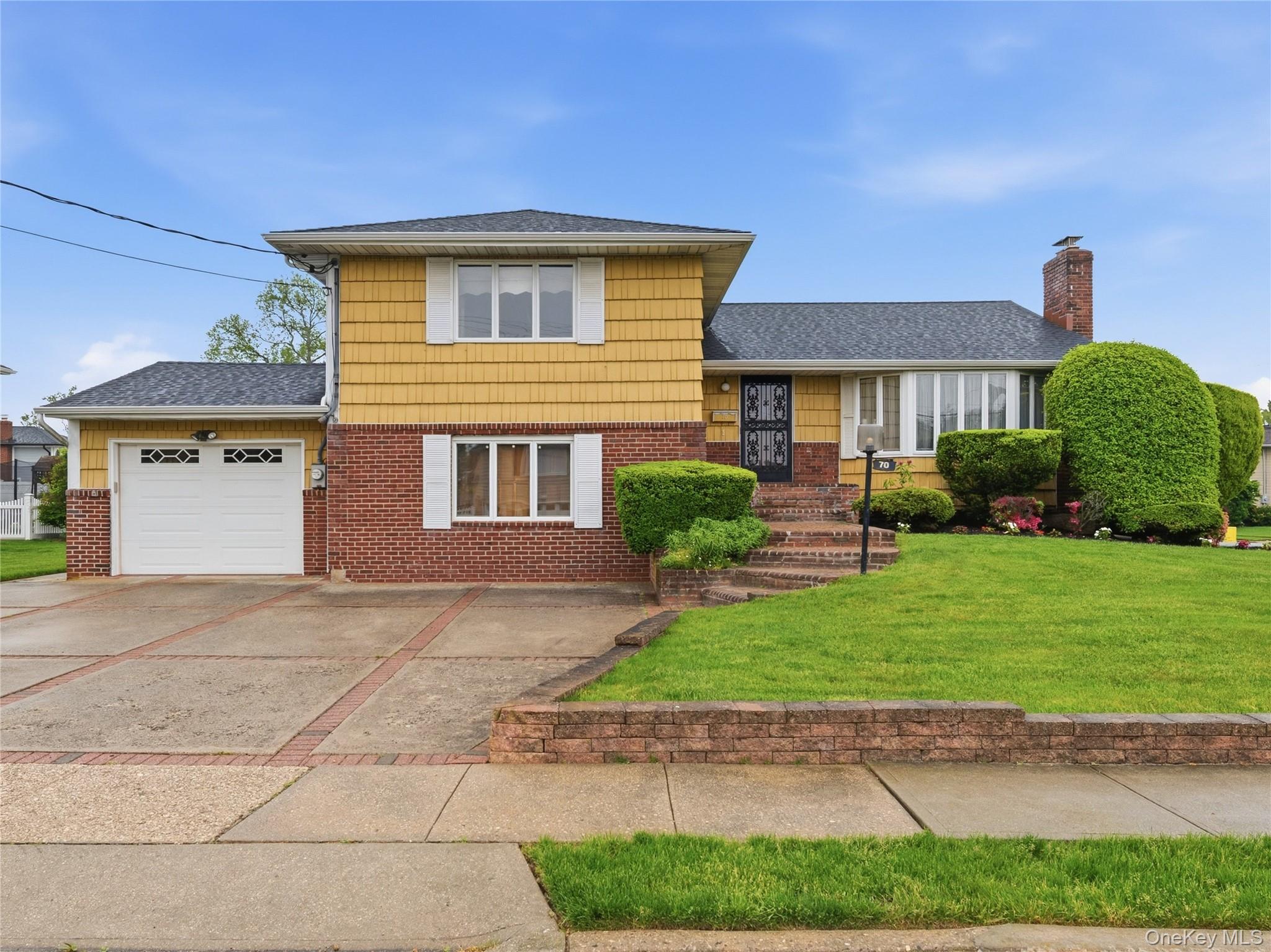 70 Polo Road Massapequa, NY 11758 - Photo 3 of 39