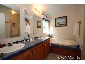 292 Roberts Mountain Road Clyde, NC 28721 - Photo 9 of 18