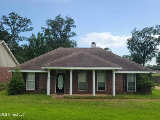 $1,895 | 103 Live Oaks Boulevard, Pearl, MS 39208