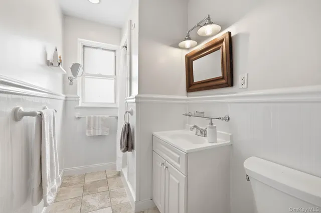 a bathroom with a toilet