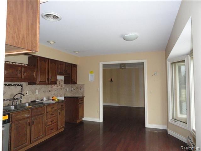 2350 Beacon Road Imlay City, MI 48444 - Photo 4 of 24 kitchen.jpg