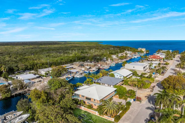 $2,299,000 | 10 South Exuma Road, Key Largo, FL 33037