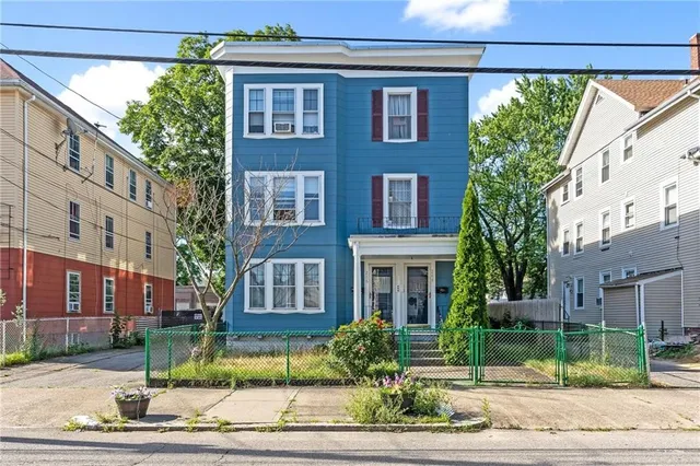 $2,000 | 266 Sayles Avenue, Unit 2, Pawtucket, RI 02860