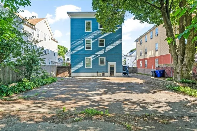 $2,000 | 266 Sayles Avenue, Unit 2, Pawtucket, RI 02860