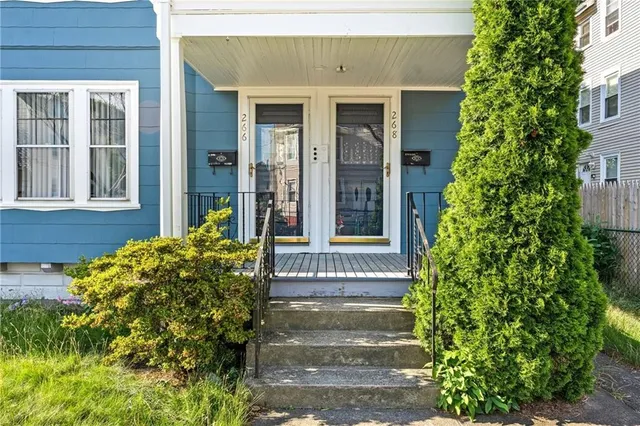 $2,000 | 266 Sayles Avenue, Unit 2, Pawtucket, RI 02860