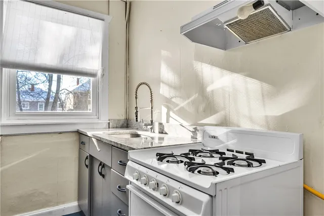 $2,000 | 266 Sayles Avenue, Unit 2, Pawtucket, RI 02860