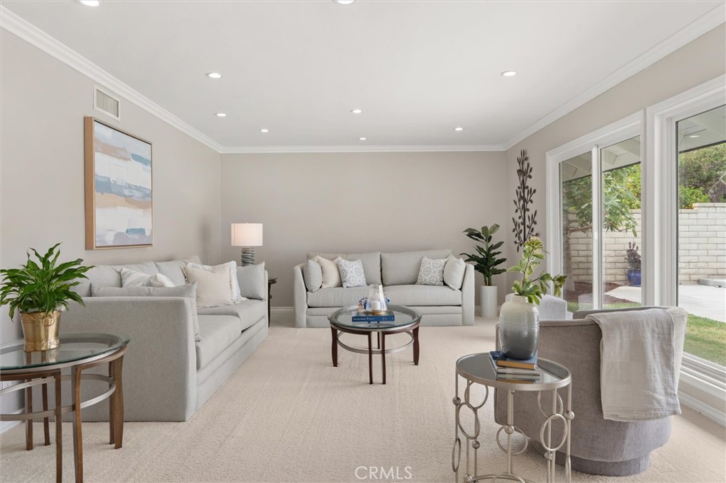 2904 Clubhouse Road Costa Mesa, CA 92626 - Photo 7 of 19