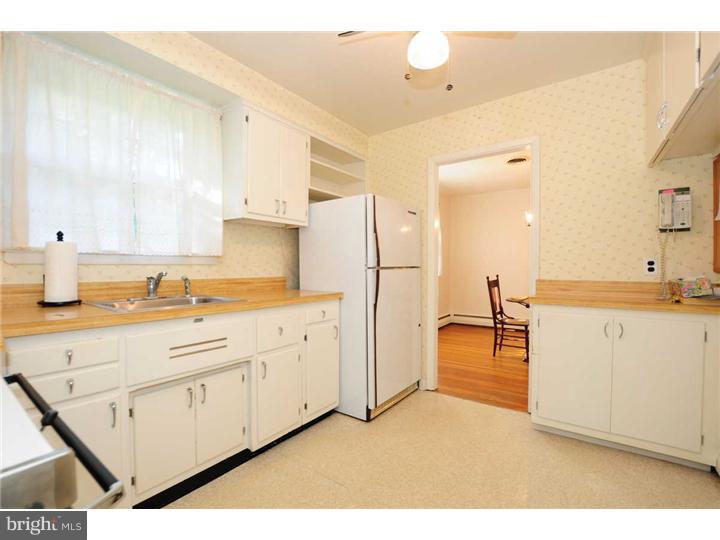 175 Dayleview Road Berwyn, PA 19312 - Photo 7 of 25 Kitchen