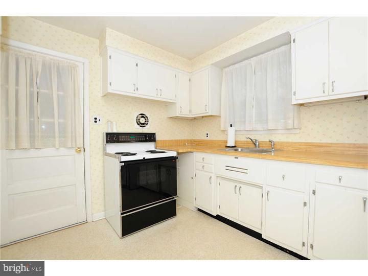 175 Dayleview Road Berwyn, PA 19312 - Photo 8 of 25 Kitchen