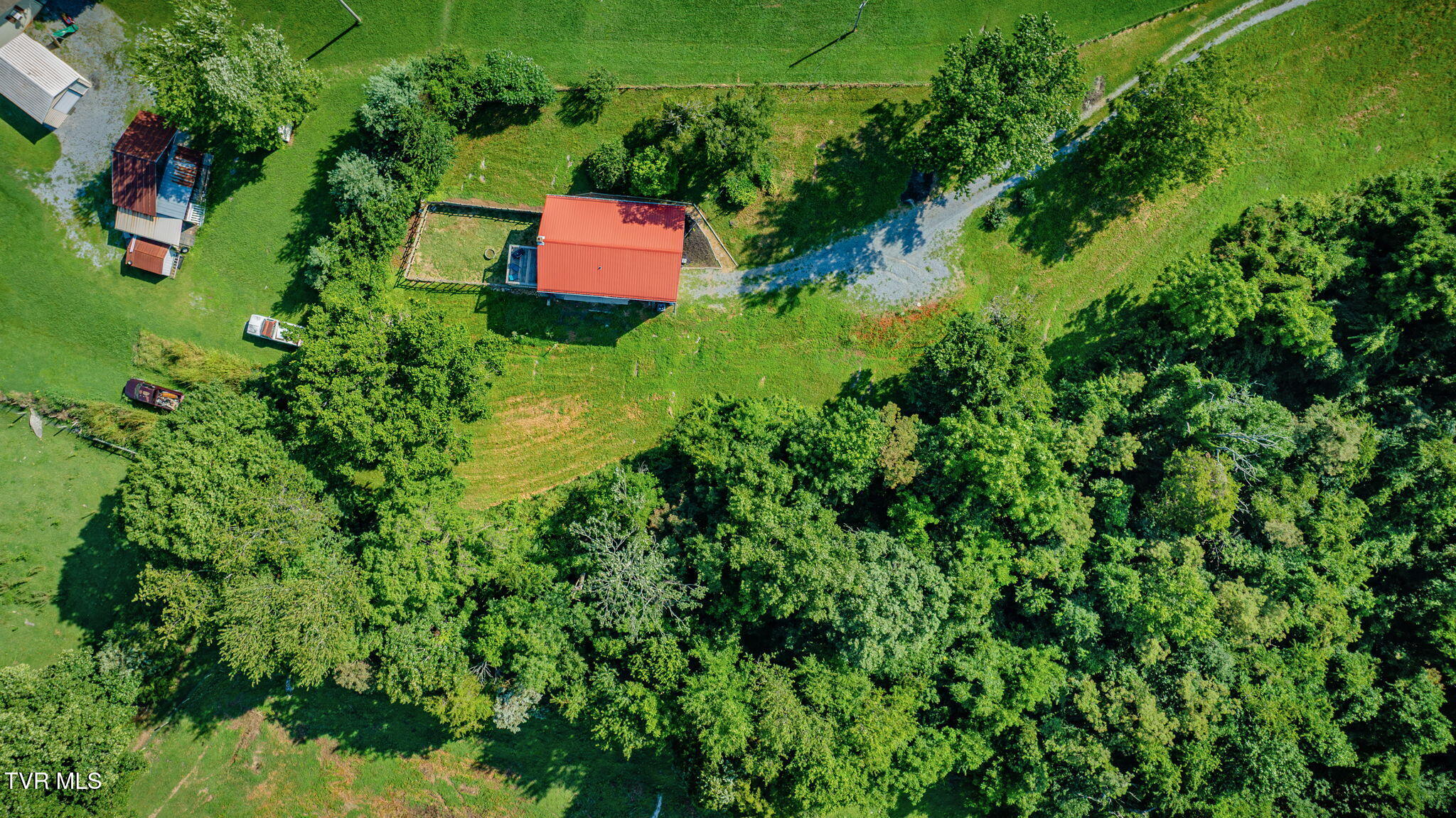 250 Riggs Road Watauga, TN 37694 - Photo 37 of 38 106