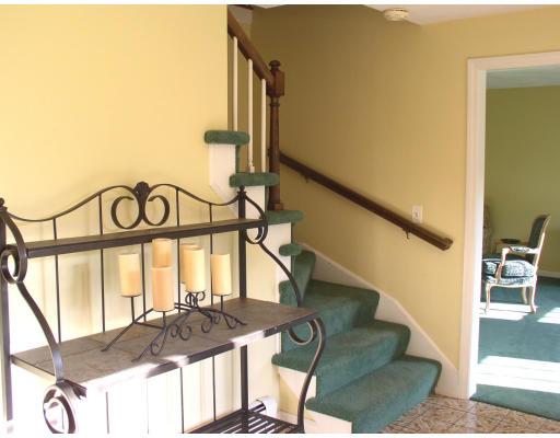 20 Oriole Road Medfield, MA 02052 - Photo 2 of 16 Gallery Image 2