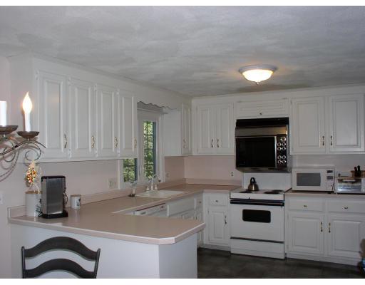 20 Oriole Road Medfield, MA 02052 - Photo 3 of 16 Gallery Image 3