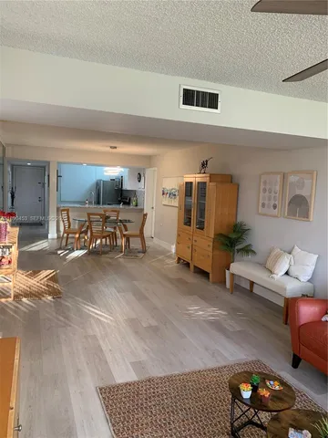 $2,550 | Pine Island Ridge, Davie, FL 33324