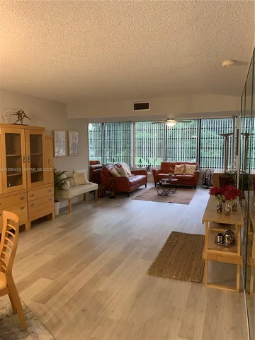 $2,550 | Pine Island Ridge, Davie, FL 33324