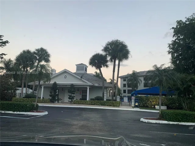 $2,550 | Pine Island Ridge, Davie, FL 33324