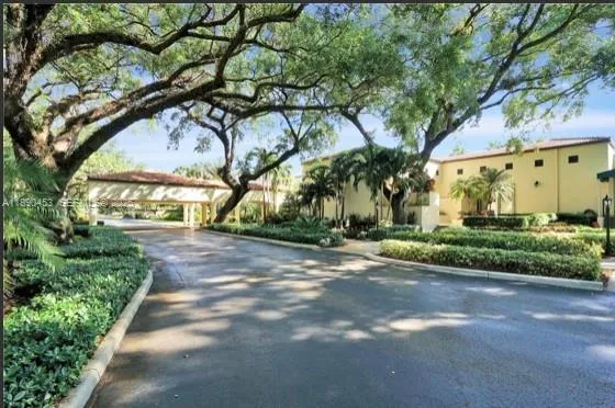 $2,550 | Pine Island Ridge, Davie, FL 33324