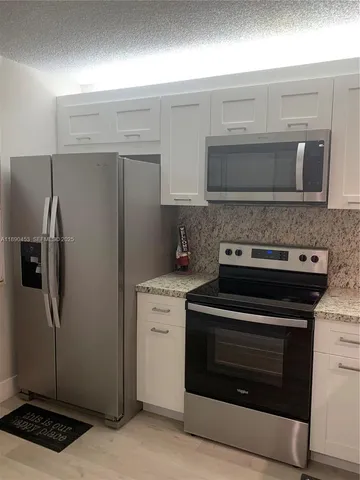 $2,550 | Pine Island Ridge, Davie, FL 33324