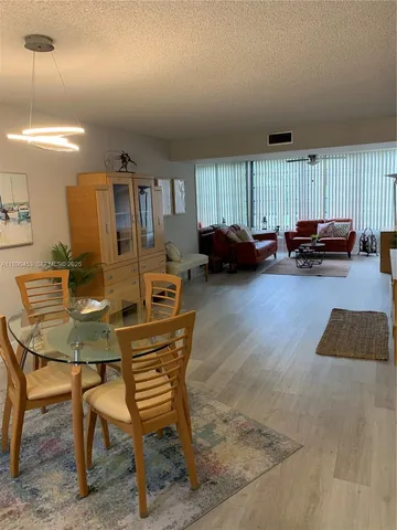 $2,550 | Pine Island Ridge, Davie, FL 33324