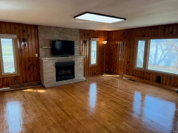 $186,000 | 17798 Main Street, Tyner, IN 46572
