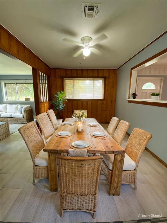 810 Poleman Road Shreveport, LA 71107 - Photo 2 of 25 a view of a dining room with furniture and wooden floor