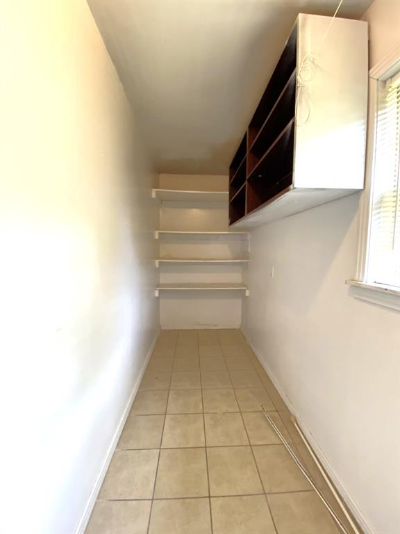 810 Poleman Road Shreveport, LA 71107 - Photo 22 of 25 a view of an empty room and window