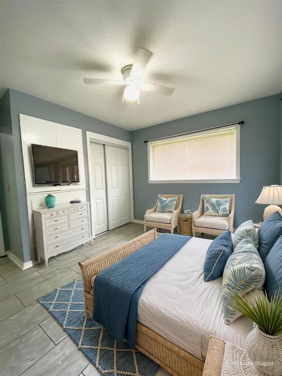 810 Poleman Road Shreveport, LA 71107 - Photo 5 of 25 a bedroom with two beds and a flat screen tv