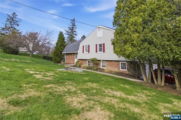$1,050,000 | 120 Carlough Road, Upper Saddle River, NJ 07458