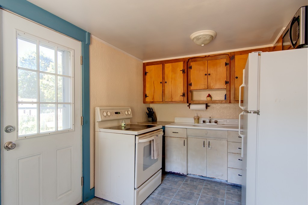 8 Darnell Road Worcester, MA 01606 - Photo 9 of 18 Gallery Image 9