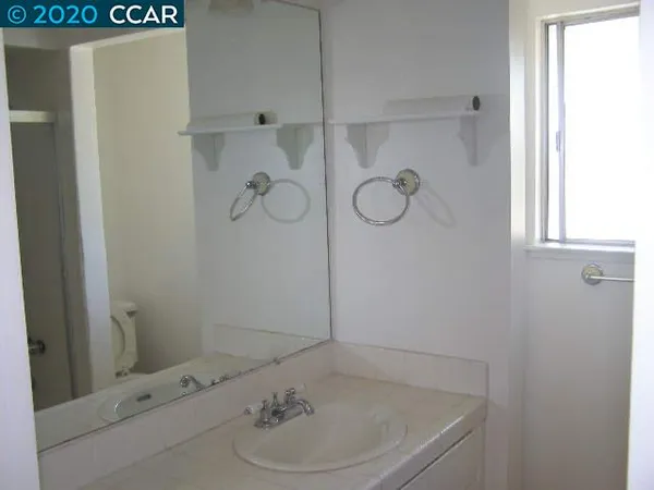 $1,950 | 5474 Roundtree Place, Unit C, Concord, CA 94521