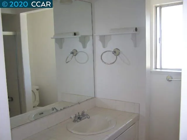 $1,950 | 5474 Roundtree Place, Unit C, Concord, CA 94521