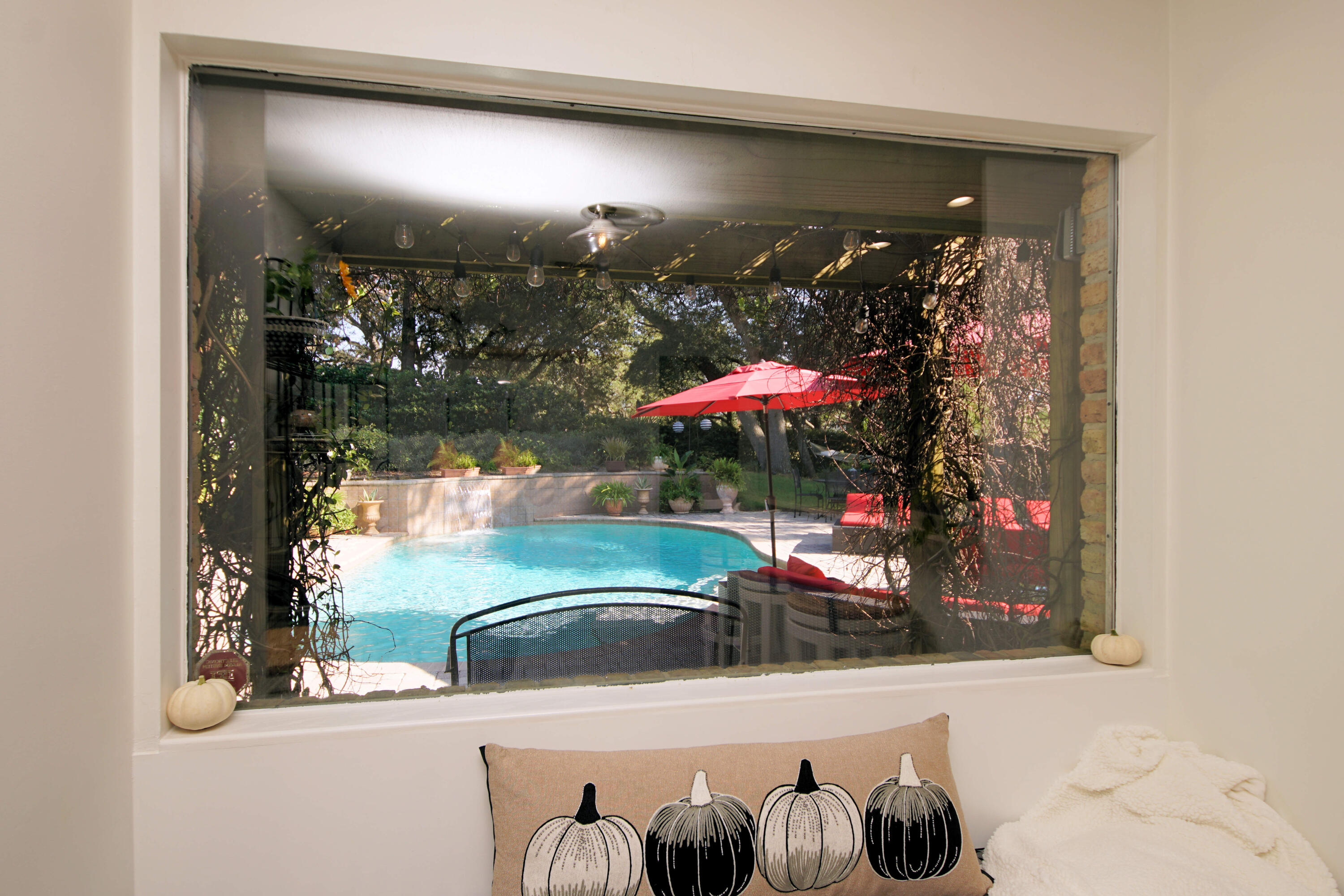 216 Country Club Road Shalimar, FL 32579 - Photo 21 of 59 KitchenNook-ViewOut