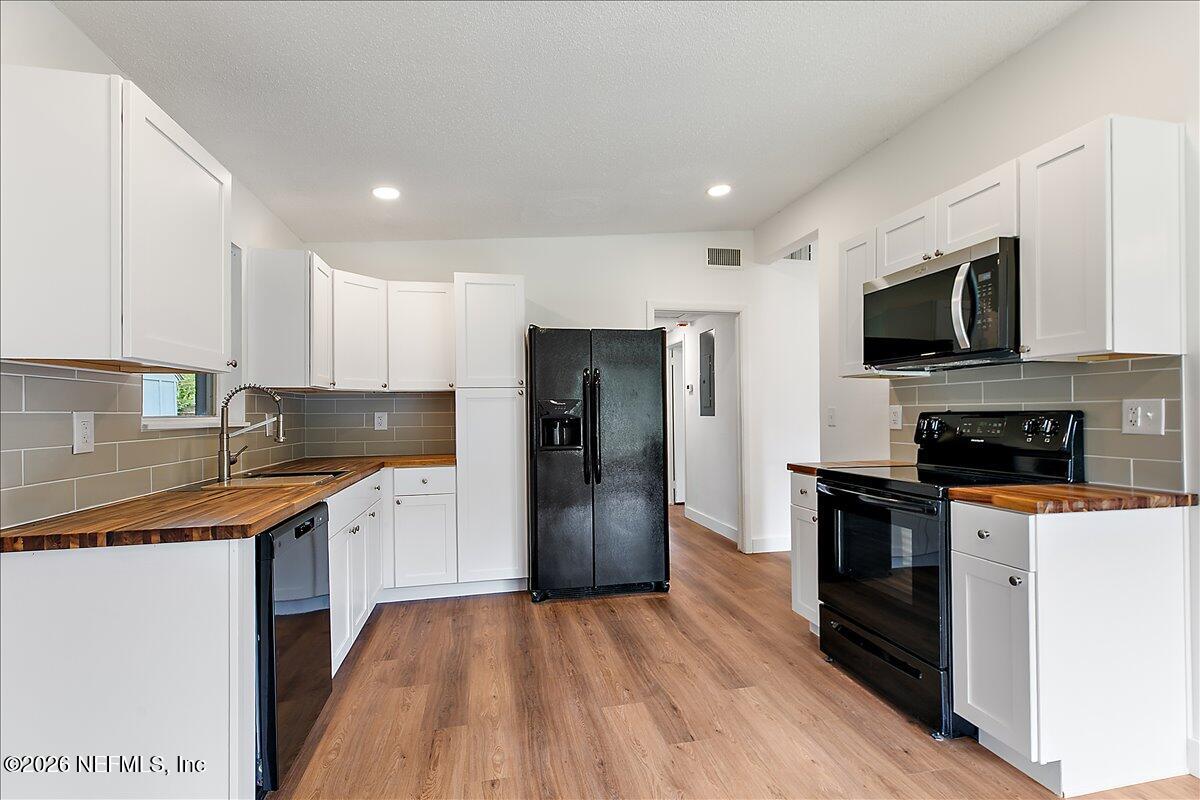 6903 Clovis Road Jacksonville, FL 32205 - Photo 7 of 18 07-Kitchen