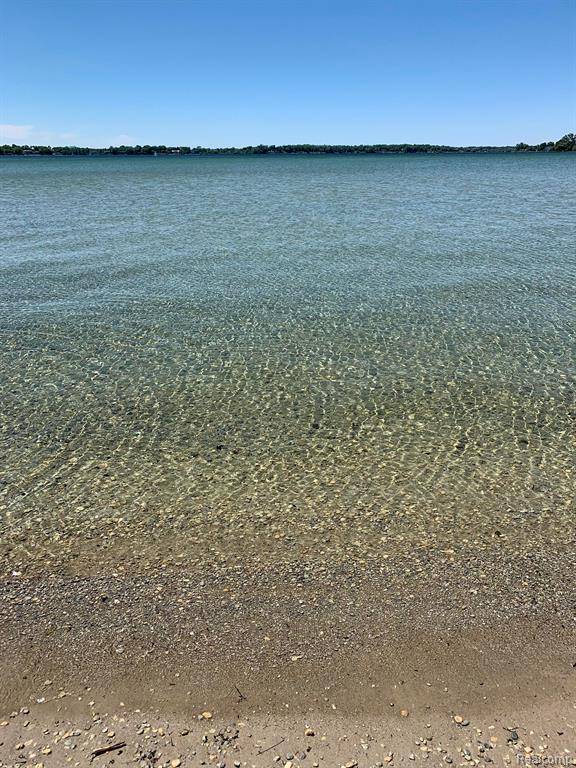 1307 South Cass Lake Road Waterford, MI 48328 - Photo 10 of 43